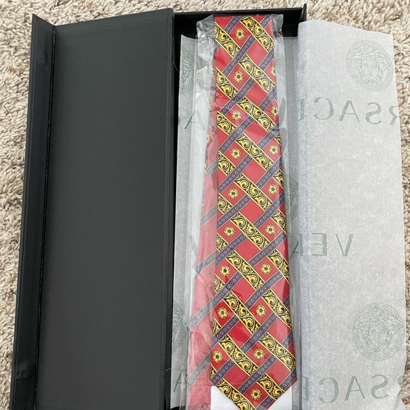 Never worn Versace Quadri Barocco print silk tie. Paid $245